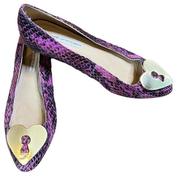 Diane Von Furstenberg Pink/Black Snakeskin Heart Key Lock Ballet Flat Size 7 - Picture 2 of 11